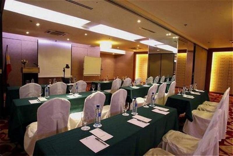 קואזון סיטי Imperial Palace Suites מראה חיצוני תמונה