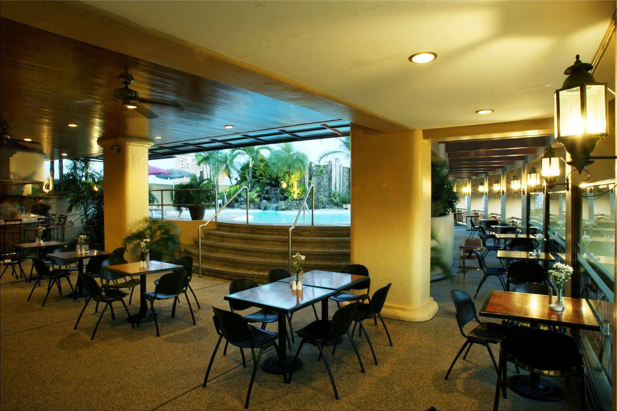 קואזון סיטי Imperial Palace Suites מראה חיצוני תמונה