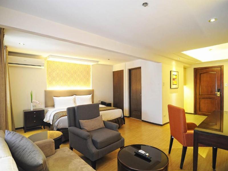 קואזון סיטי Imperial Palace Suites מראה חיצוני תמונה
