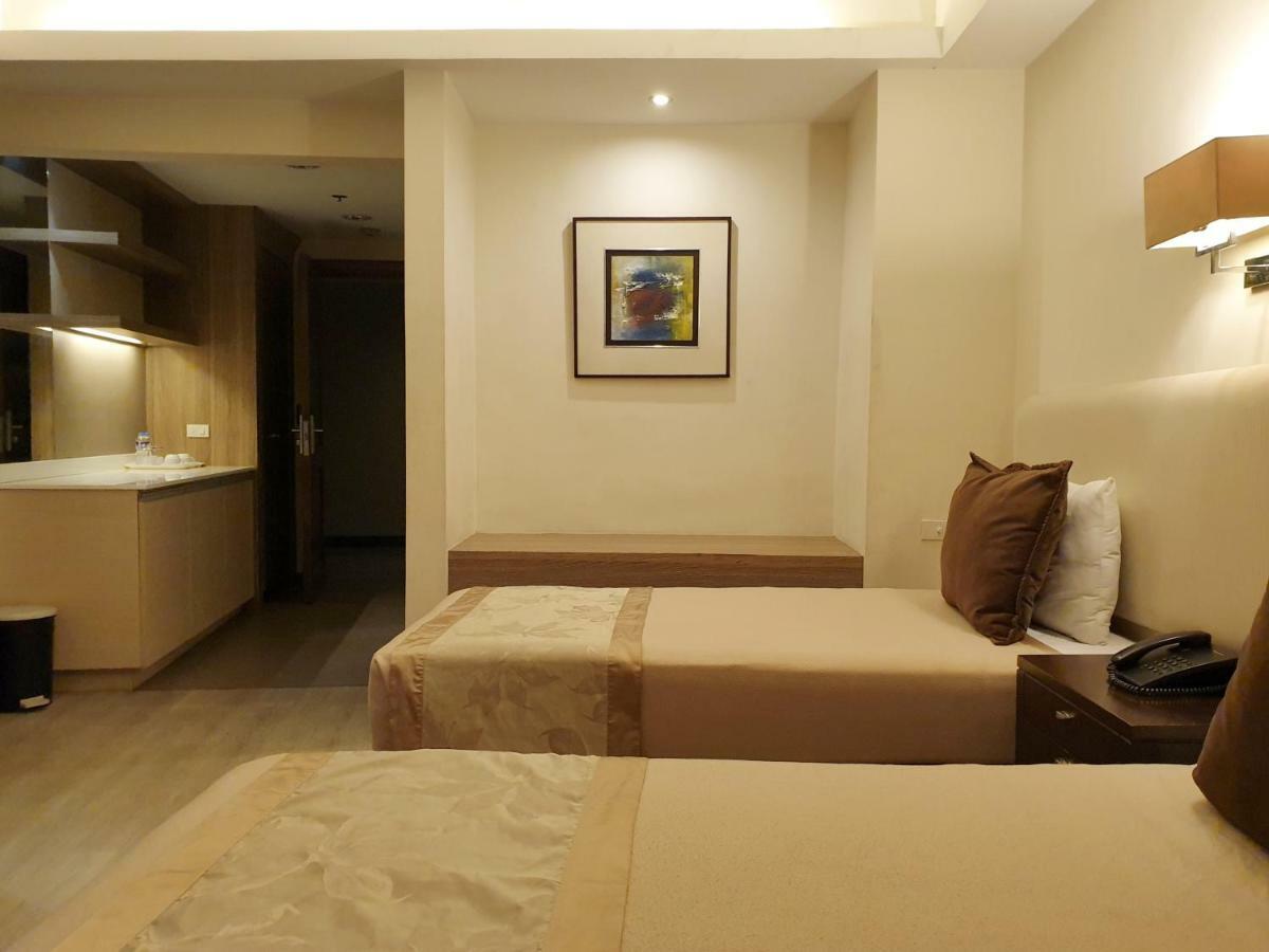 קואזון סיטי Imperial Palace Suites מראה חיצוני תמונה