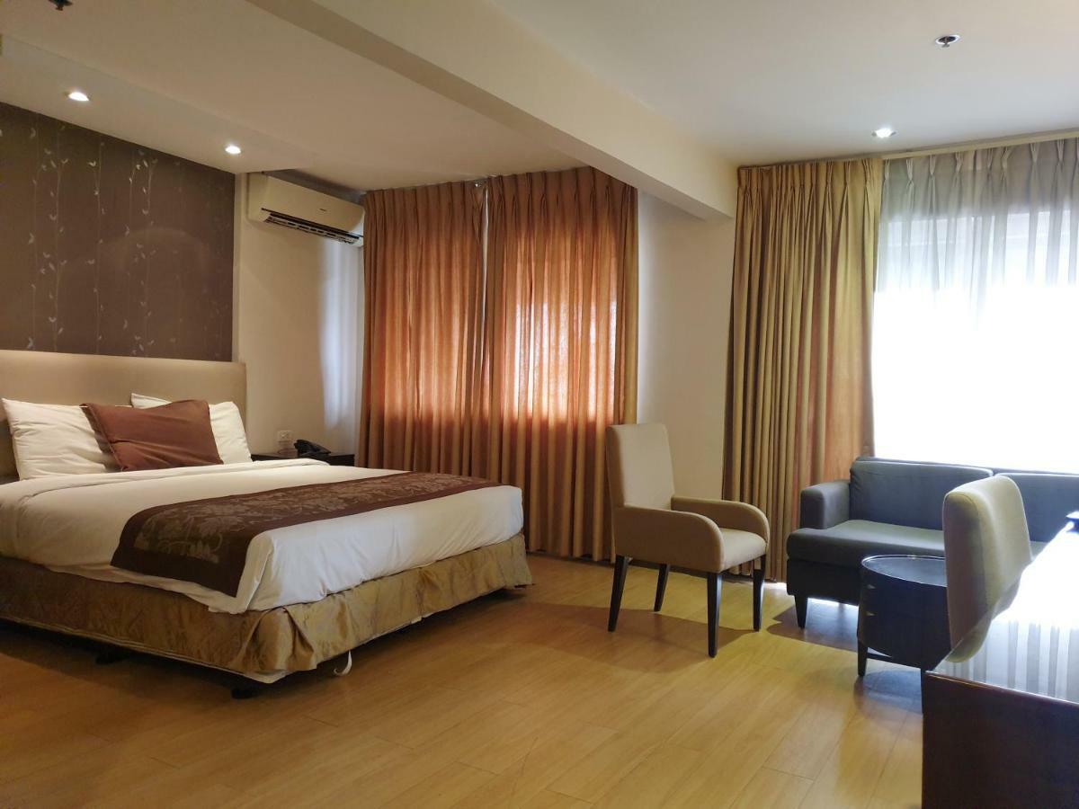 קואזון סיטי Imperial Palace Suites מראה חיצוני תמונה