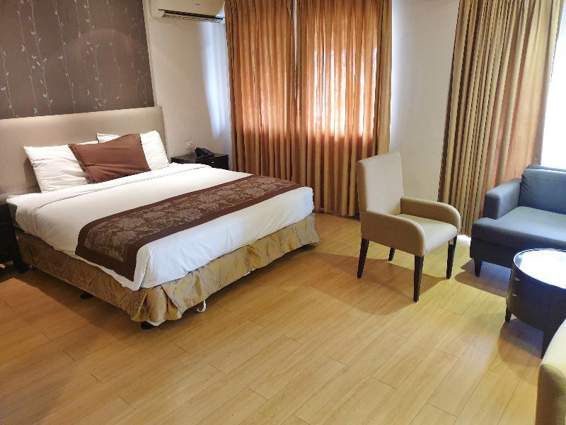 קואזון סיטי Imperial Palace Suites מראה חיצוני תמונה