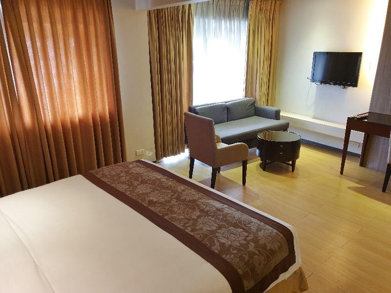 קואזון סיטי Imperial Palace Suites מראה חיצוני תמונה